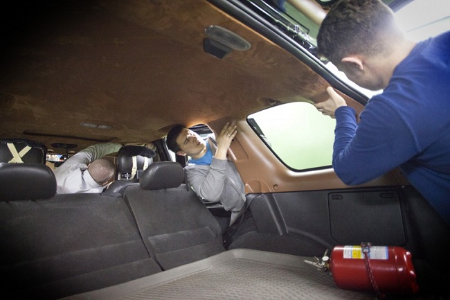 Как перетянуть потолок в машине своими руками