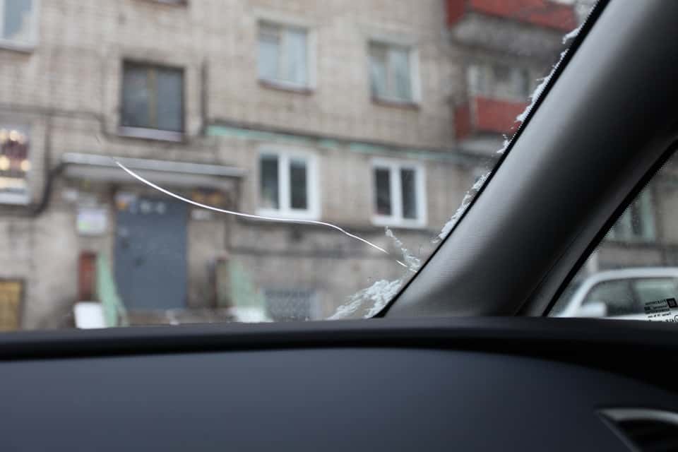 Как правильно прогревать автомобиль зимой, чтобы не лопнуло лобовое стекло