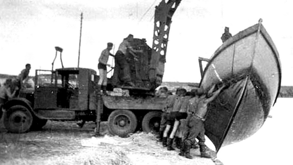 Трехтонный одесский войсковой автокран «Январец» в армии противника