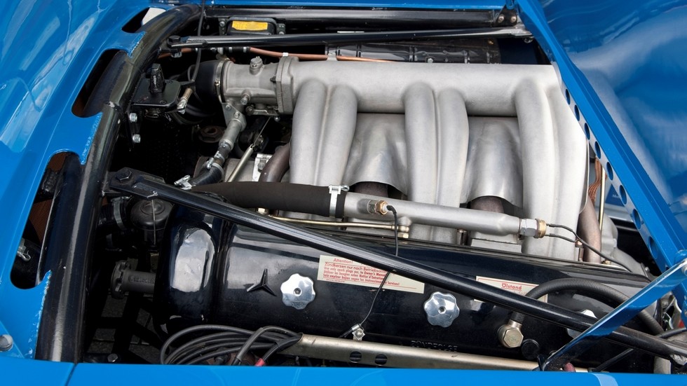 Двигатель от спортивного автомобиля обеспечивал Шнелльтранспортеру отличные динамические характеристики