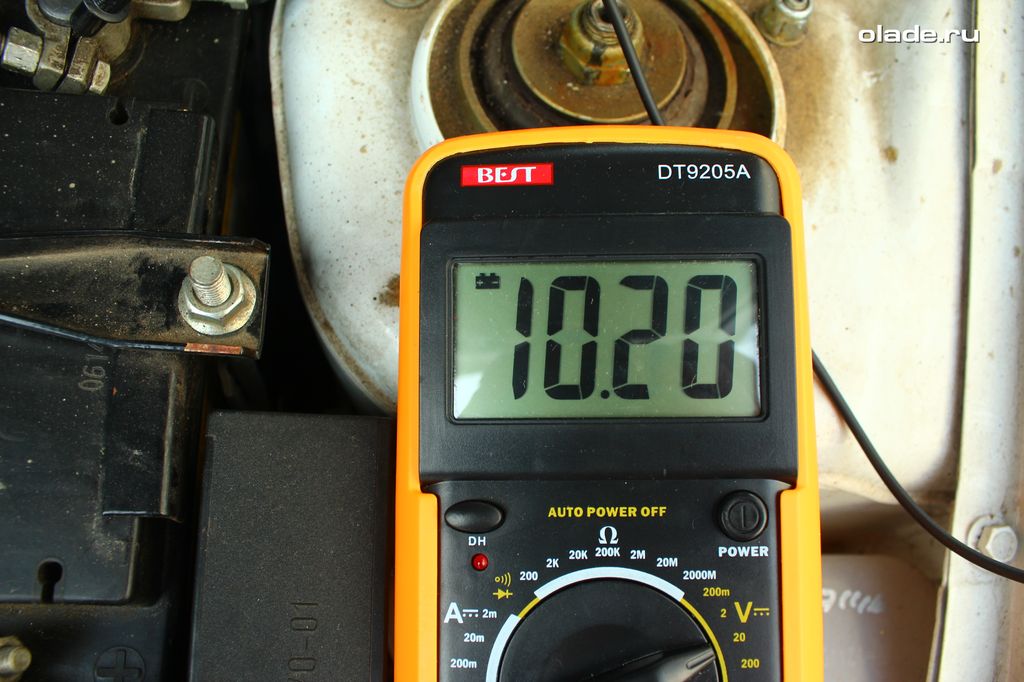 Проверка аккумулятора и генератора мультиметром (фото 5)