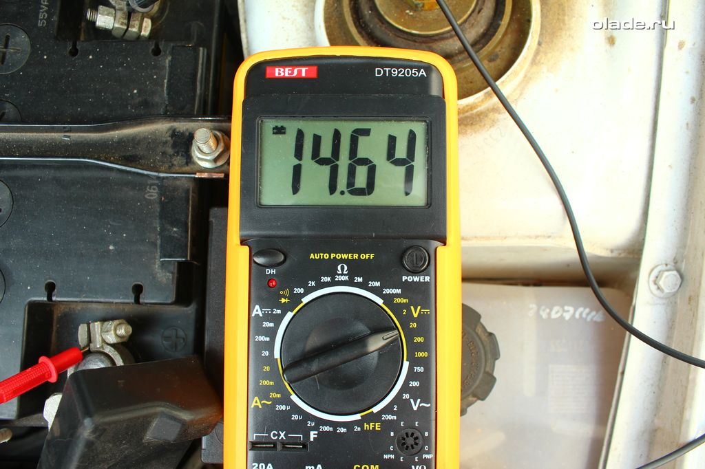 Проверка аккумулятора и генератора мультиметром (фото 6)