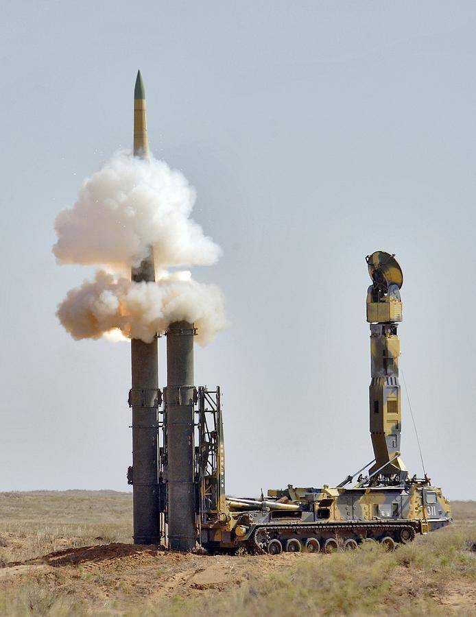 Зенитная ракетная система С-300В: против самолётов, крылатых и баллистических ракет