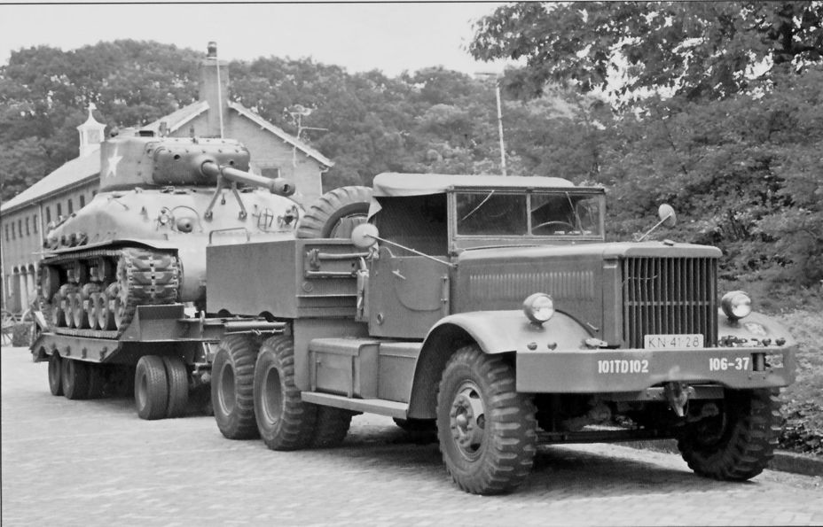​M20 Diamond T, США. Использовался как танковый тягач. С 1940 по 1945 годы построено 6554 грузовика, из которых от 296 до 471 экземпляра попали в СССР. Колёсная формула 6×4, двигатель 185 л.с. Скорость до 37 км/ч. Мог тянуть прицеп массой до 50,8 тонны - Рабочие лошадки Второй мировой 