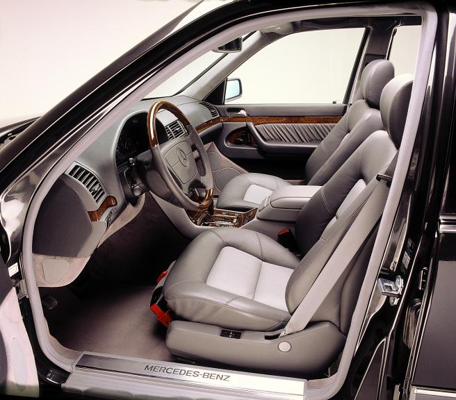 Mercedes-W140-interior-13